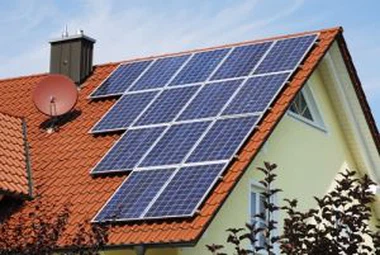 Kuka za montažu solarnih panela na krovu pločica